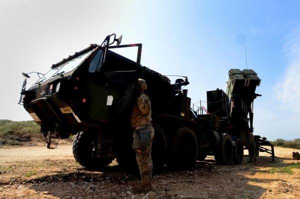 U.S. Army soldiers from the 5th Battalion, 7th Air Defense Artillery Regiment