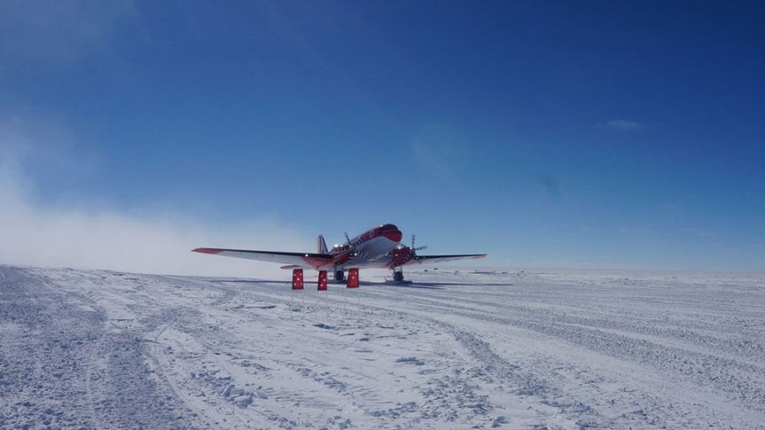 China's first fixed-wing aircraft for polar flight