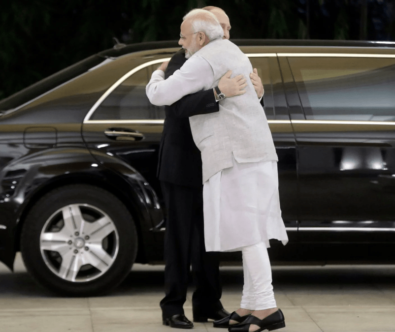 Russian President Vladimir Putin, left, and Indian Prime Minister Narendra Modi