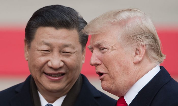 Chinese leader Xi Jinping (L) and US President Donald Trump