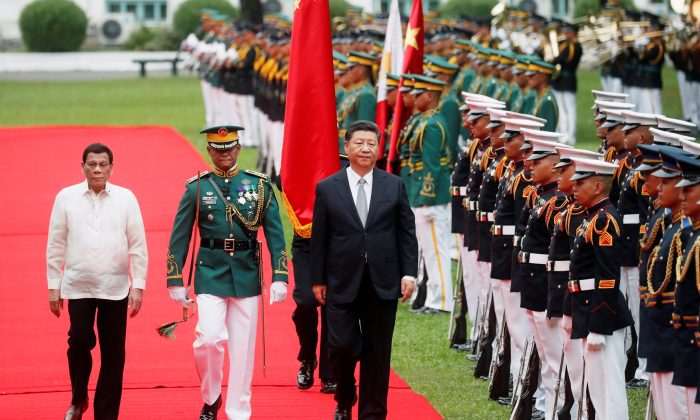 Chinese leader Xi Jinping with Philippine President Rodrigo Duterte