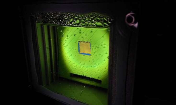 This ‘artificial leaf’ uses water, sunlight and carbon dioxide to produce a widely-used gas, inspired by the natural process by which plants use the energy from sunlight to turn carbon dioxide into food. 