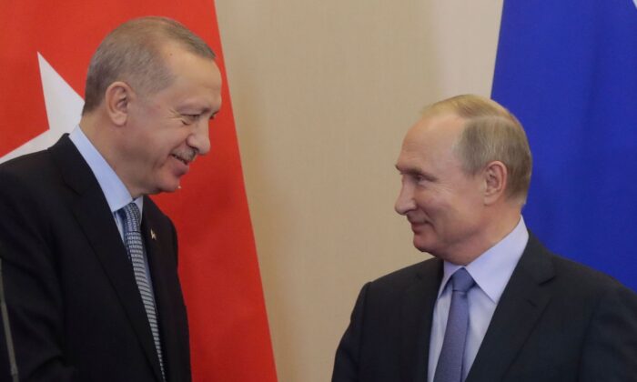 Russian President Vladimir Putin (R) and his Turkish counterpart Recep Tayyip Erdogan shake hands during a joint press conference following their talks in the Black sea resort of Sochi on Oct. 22, 2019. 
