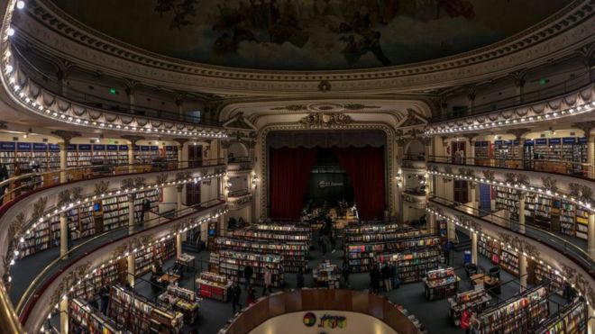 Ricardo Valero was caught shoplifting from the El Ateneo Grand Splendid in Buenos Aires