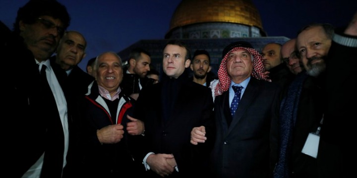 French President Emmanuel Macron visits the Temple Mount in Jerusalem’s Old City, Jan. 22, 2020. Photo: Reuters / Ammar Awad.