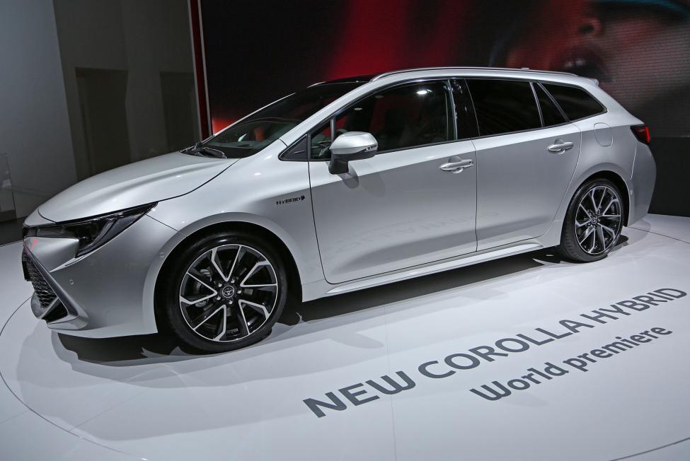 Toyota announced the recall Tuesday of 2.9 million Corolla, Avalon, Matrix and Avalon Hybrid vehicles for potentially faulty air bag sensors.