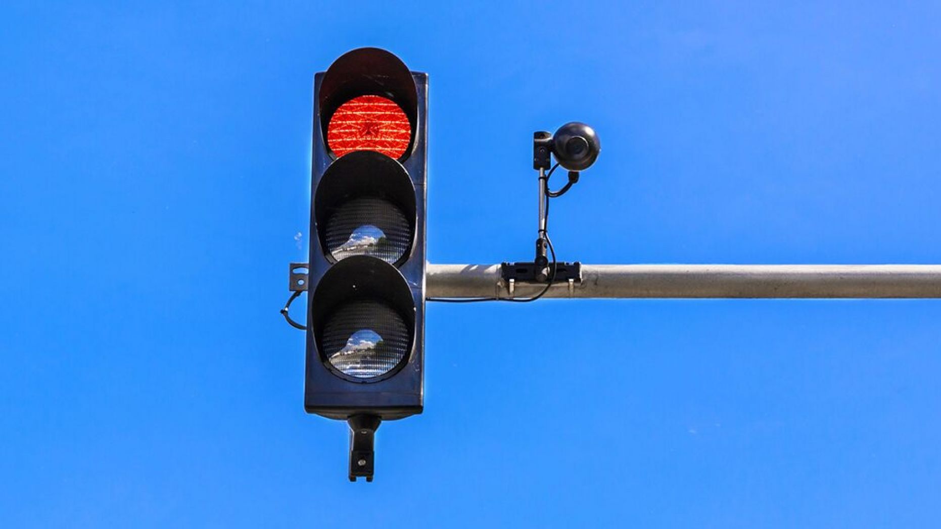 STOCK - A traffic light and a surveillance camera. 