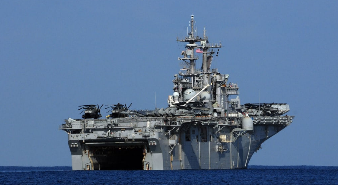 The amphibious assault ship USS Boxer (LHD 4)