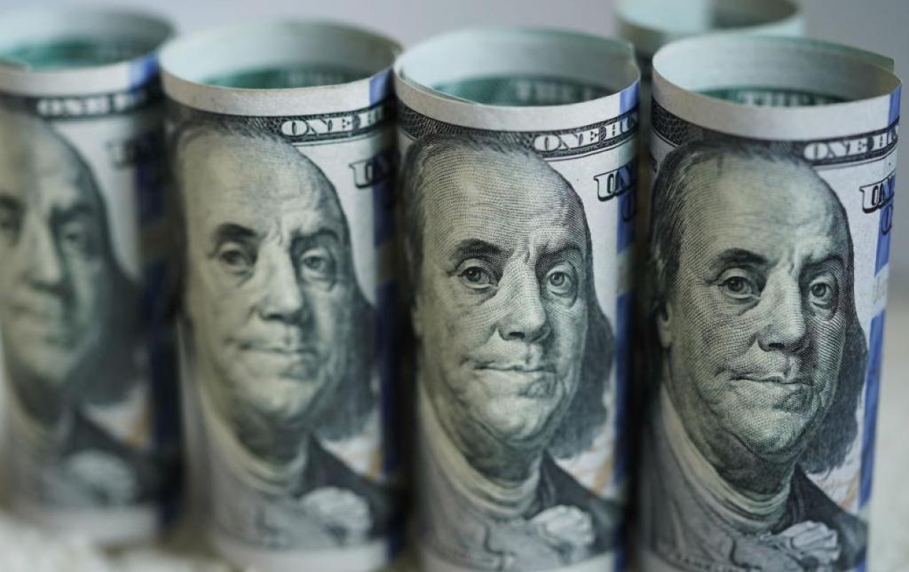 Hundred dollar bills
(Xinhua/Liu Jie via Getty Images)