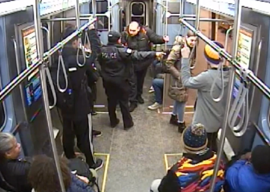 A Chicago police officer tells Ariel Roman to leave a Red Line train minutes before a struggle ensued and he was shot.