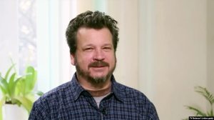 A videograb from Evan Neumann's interview with Belarusian state TV, which was broadcast on November 7.