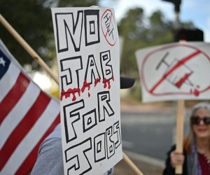 (ROBYN BECK/AFP via Getty Images)
