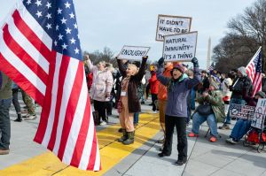 Demonstrators hold signs during an anti-vaccine-mandate rally at the Lincoln Memorial in Washington, Jan. 23.
PHOTO: ERIC LEE/BLOOMBERG NEWS
