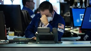 Traders work on the floor of the New York Stock Exchange (NYSE) on May 18, 2022 in New York City. ((Photo by Spencer Platt/Getty Images) / Getty Images)