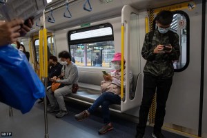 Hong Kong resident riding on the MTR during the fifth wave of the Covid-19 pandemic. File photo: Kyle Lam/HKFP.