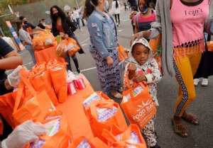 A child picks up a bag at a New York City food bank in 2021 / Getty Images