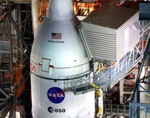 Artemis I and the Orion spacecraft shortly before rollout to the launch pad. (Joe Burbank/Orlando Sentinel/TNS)