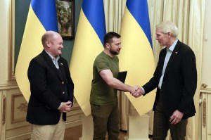 Republican Senator Rob Portman and his Democratic colleague Chris Coons met Ukrainian President Volodymyr Zelensky in Kyiv. PHOTO: TWITTER/ROB PORTMAN