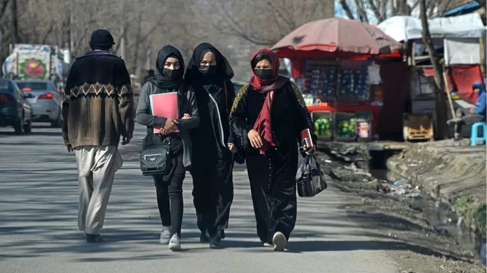 GETTY IMAGES
Image caption,
Female students in the capital - Kabul University and others reopened in the spring following the Taliban takeover