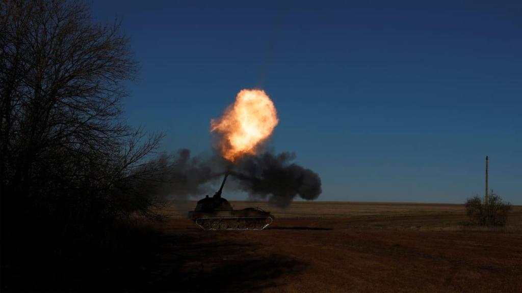 
Ukrainian army, of the 43rd Heavy Artillery Brigade fire a German howitzer Panzerhaubitze 2000, as Russia's attack on Ukraine continues, near Soledar, Ukraine, January 11, 2023. Photograph:(Reuters)