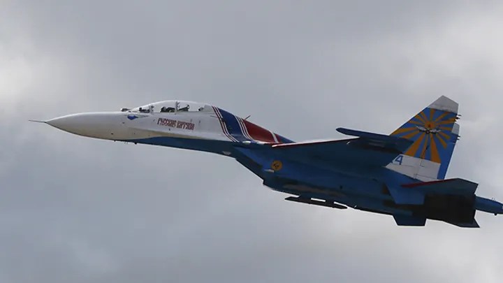 A Sukhoi Su-27 fighter jet performs during an aviation show outside Moscow. (Reuters)